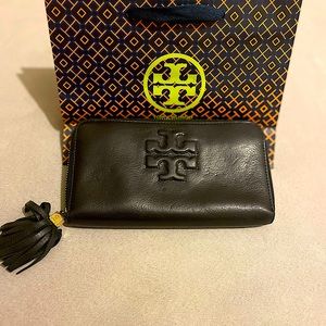 Tory Burch “Double T” Black - Thea Zip Continental Wallet